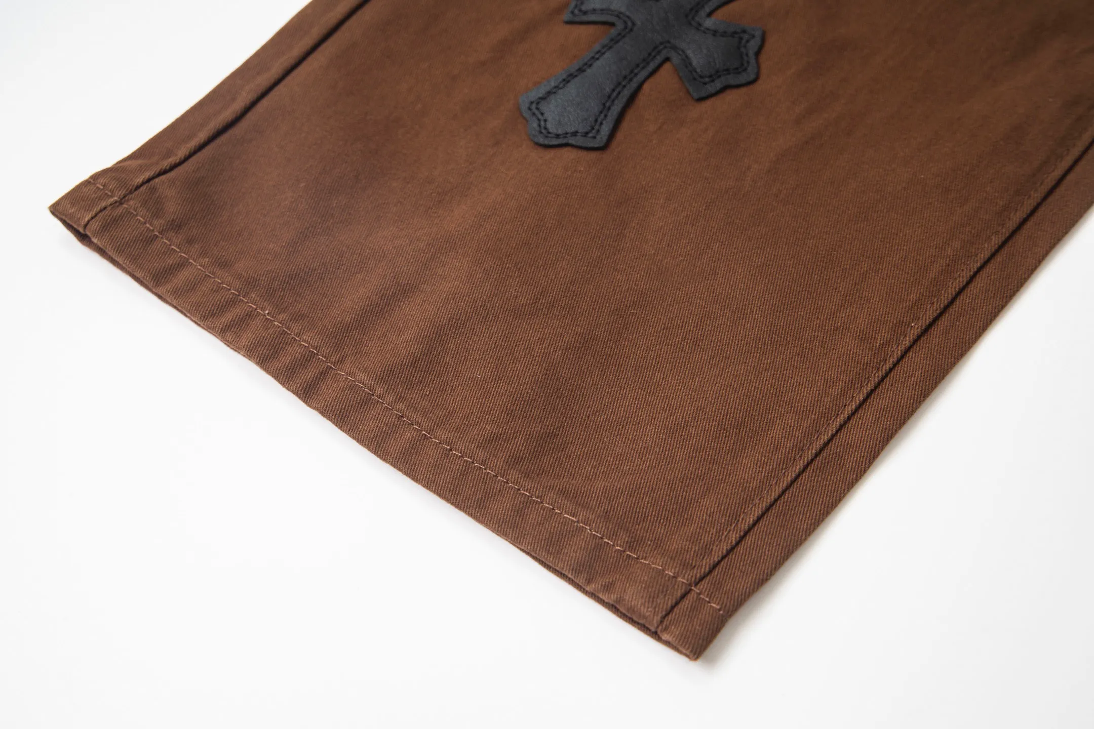 P270 💰 (Top version) Chrome Hearts | Chrome Hearts Brown Casual Cross Patched Leather Jeans - Full of exploring the ultimate in fashion, Chrome Hearts' new Chrome Hearts pants cleverly integrate camouflage cross, camouflage cross and other elements to break the traditional boundaries. Mattyboy's clever fusion of overalls and khaki jeans, the same style, brings endless matching inspiration to fashionistas! Whether it is daily wear or fashion experiment, these pants can bring you an excellent fashion experience. Color: Brown Size: 28-30-32-34 (corresponds to S-M-L-XL)